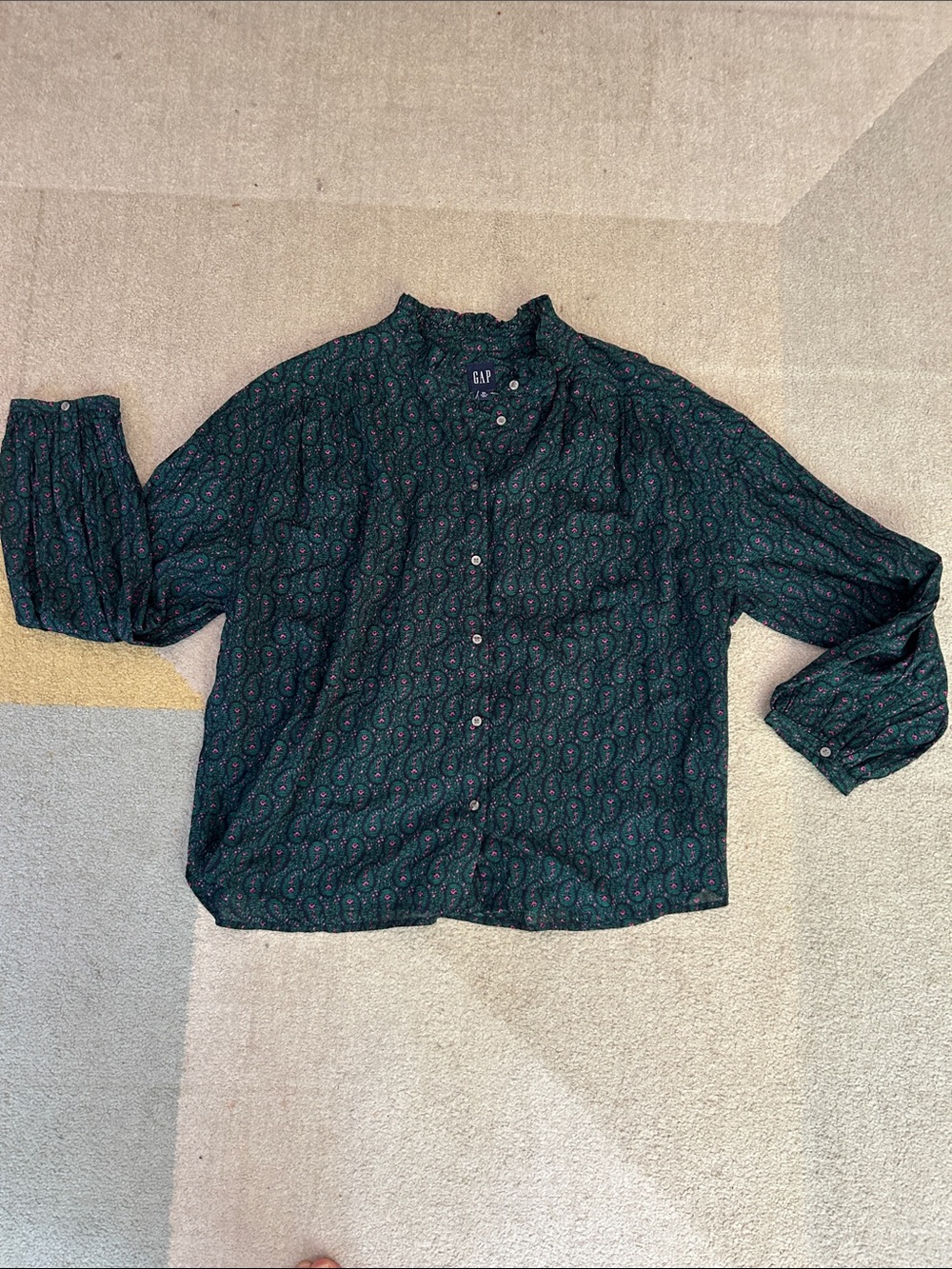GAP NWT Women’s  Dark Green and Purple Paisley Button-Down Shirt